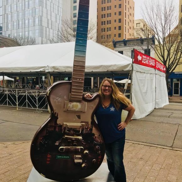 Meet your Posher, Jennifer - Picture 1 of 1